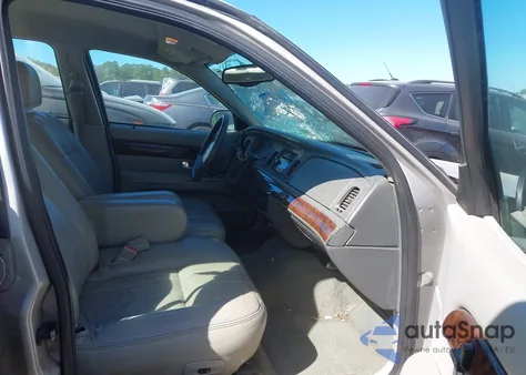 2005 Mercury Grand Marquis Ls/Lse from USA, damaged, VIN 2MEFM75W25X671441